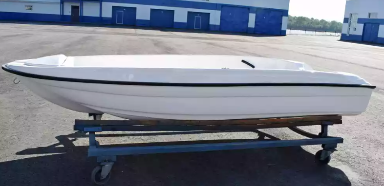 Стеклопластиковая лодка Пингвин (тримаран) в Ижевске