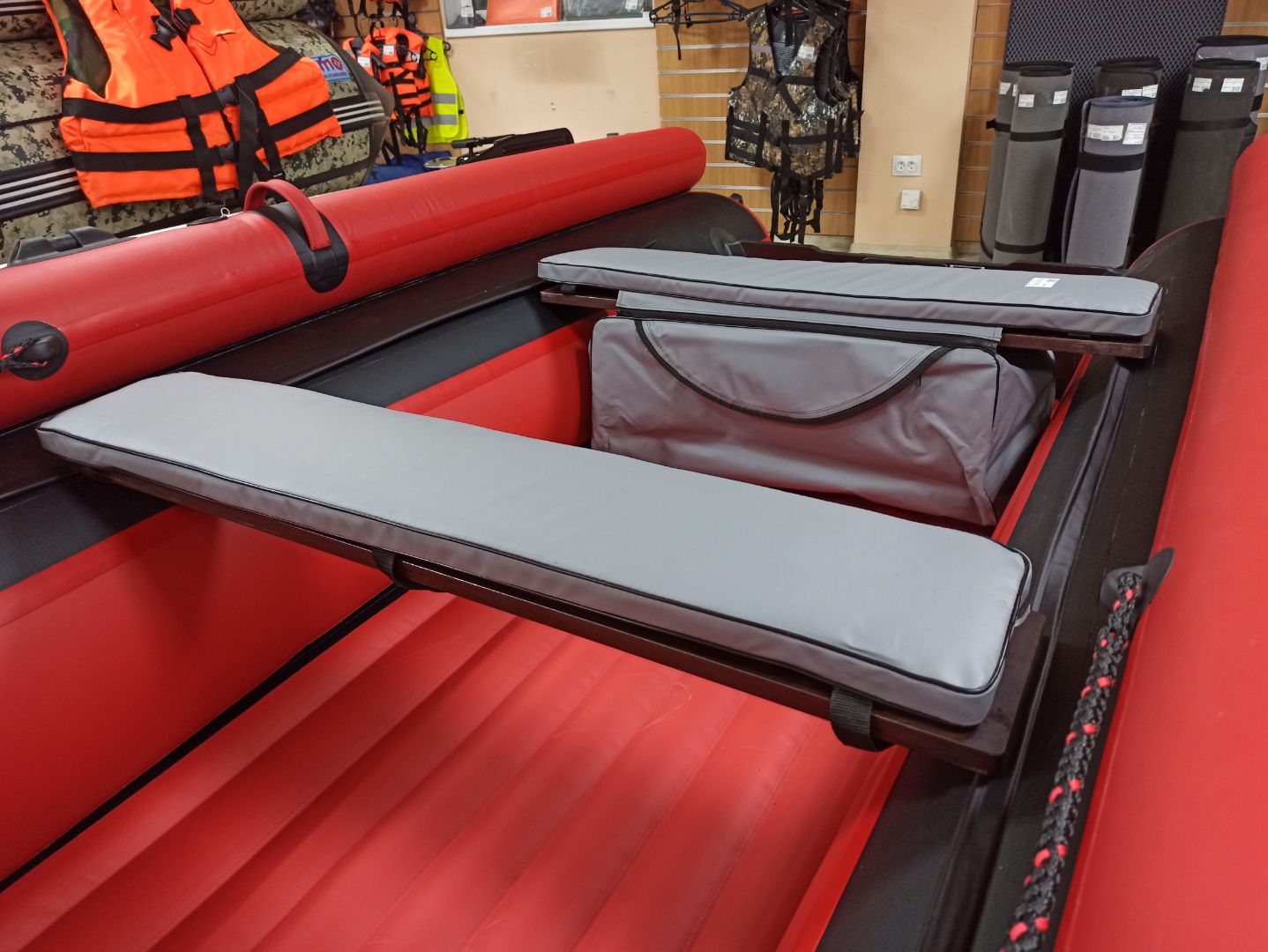 КОМПЛЕКТ МЯГКИХ НАКЛАДОК С СУМКОЙ ДЛЯ ЛОДОК 90Х20 СЕРЫЙ в Ижевске