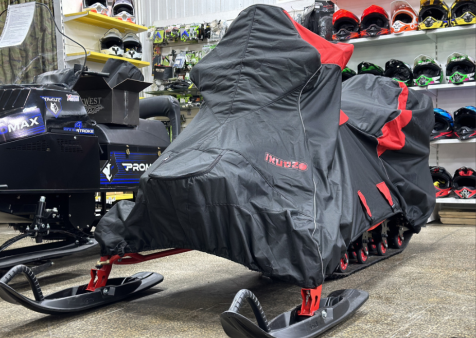 Чехол транспорт. снегохода IKUDZO HUNTER черно-красный Оксфорд ПРЕМИУМ качества с лого IKUDZO в Ижевске