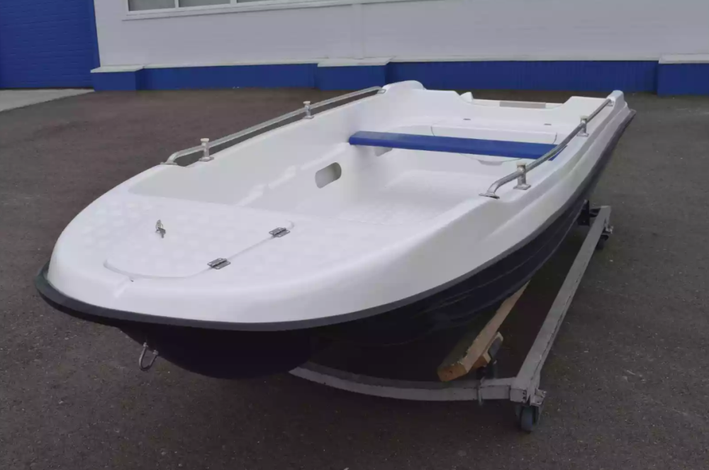 Стеклопластиковая лодка Пингвин New (тримаран) в Ижевске